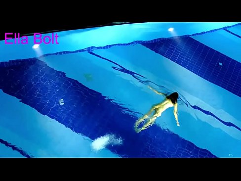 ❤️ Ùn possu micca piantà di fighjulà, ghjovana bionda catturata nuda in piscina ELLA BOLT ❤️ Pornografia dura à co.dewporn.ru ❌❤
